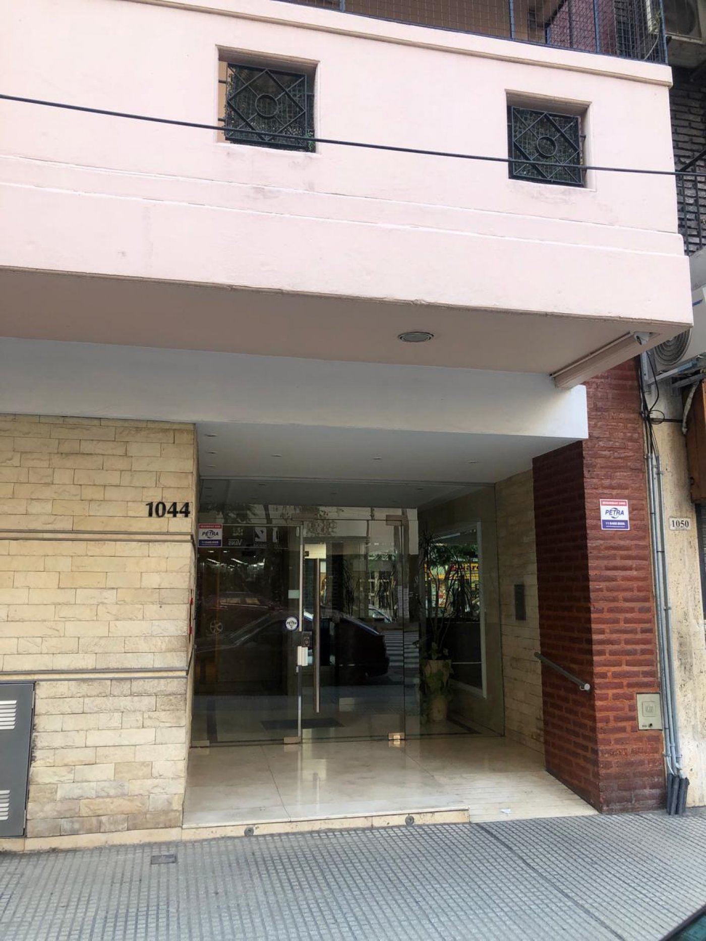 VENTA SEMIPISO EN MONTES DE OCA CON COCHERA /Ref: 291